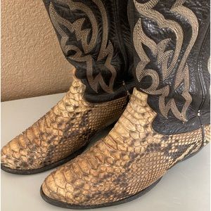Tony Lama snake skins imperfect size 10 in good shape.